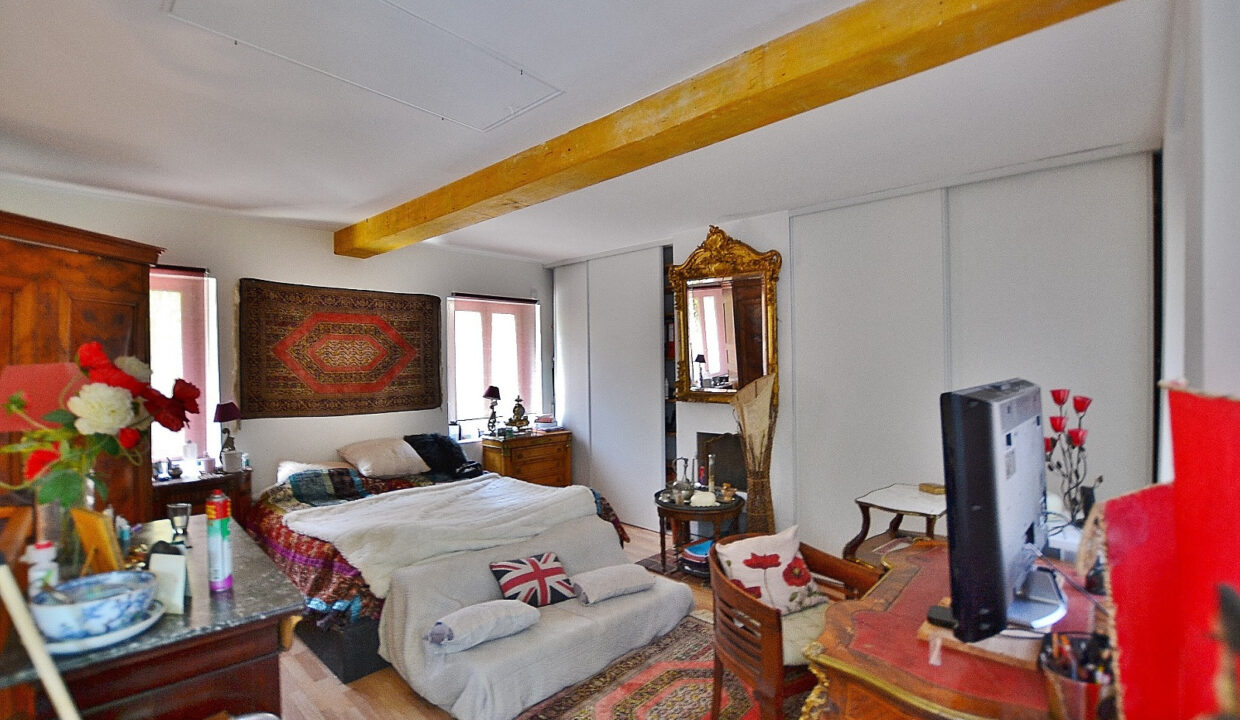 1124a92a6fd4bad34ea8bdf5ab4020b8