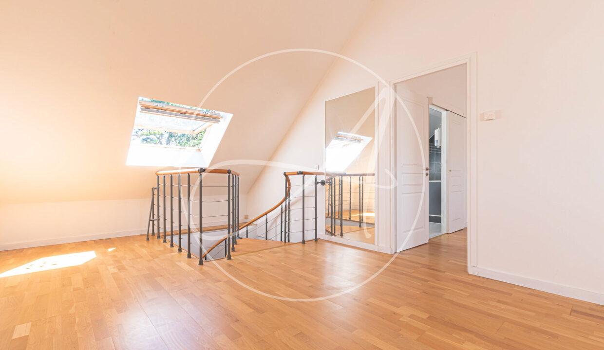 photo_174cd2c37a727441e786eb8fda9c879d