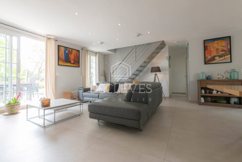 photo_67ba6c0e192802197bb0f18c41b2c03b