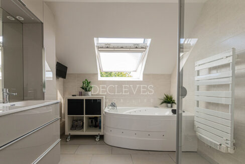 photo_684c9d7b4ed63bf533f0bbcd4cf171df